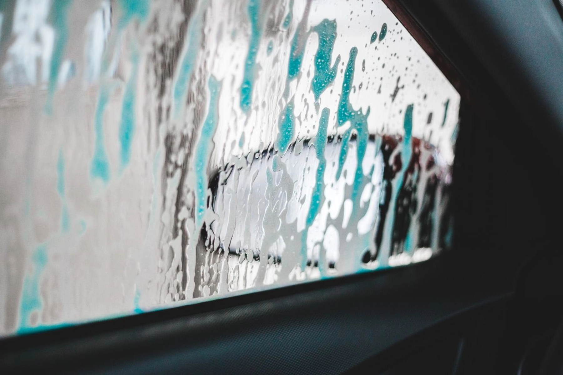 Nettoyage intérieur et extérieur d'une voiture de particulier